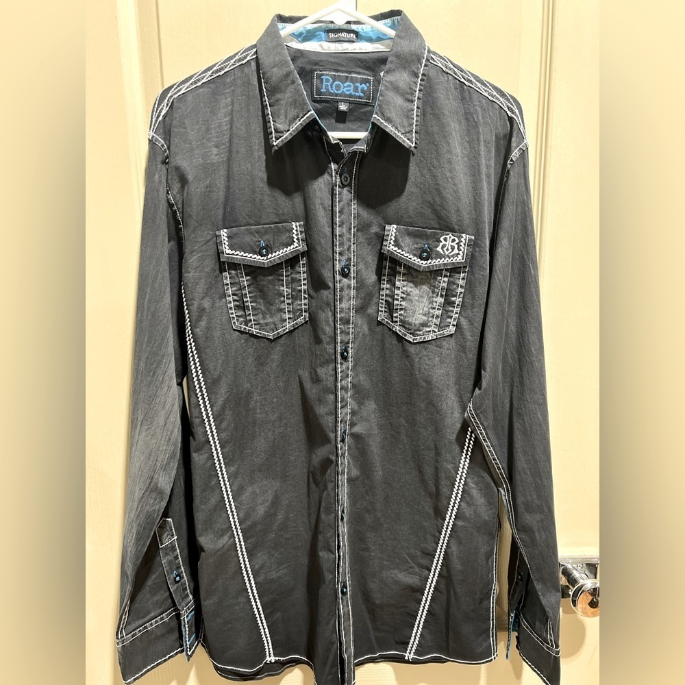 Signature Roar Button Up Shirt SZ L